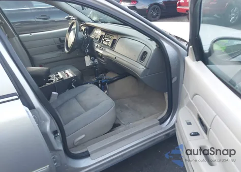 2011 Ford Crown Victoria Police Interceptor z USA, uszkodzony, nr VIN 2FABP7BV4BX160138